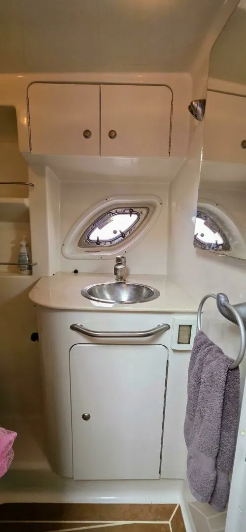 Slide: The Image of 2009 Sea Ray 310 Sundancer 31 - 7826557