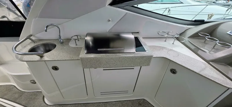 Slide: The Image of 2009 Sea Ray 310 Sundancer 31 - 7826532