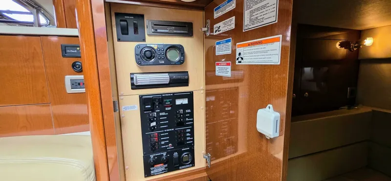 Slide: The Image of 2009 Sea Ray 310 Sundancer 31 - 7826558