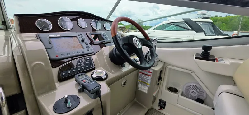 Slide: The Image of 2009 Sea Ray 310 Sundancer 31 - 7826537