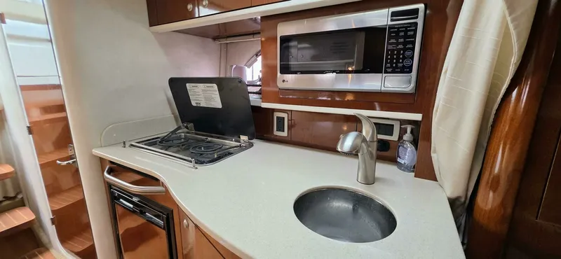 Slide: The Image of 2009 Sea Ray 310 Sundancer 31 - 7826548