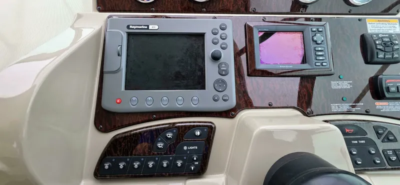 Slide: The Image of 2009 Sea Ray 310 Sundancer 31 - 7826540