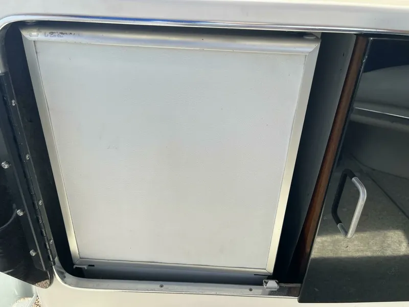 Slide: The Image of 1992 Sea Ray 440 Sundancer 44 - 7826726