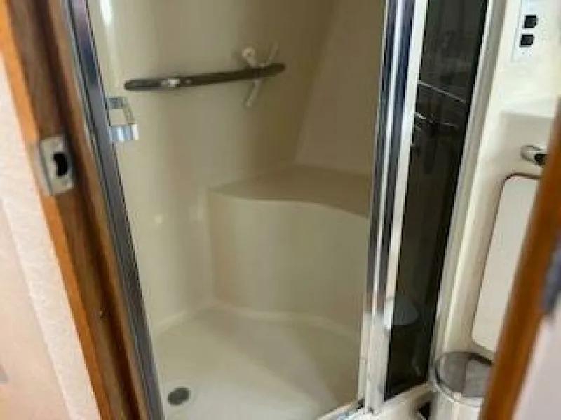Slide: The Image of 1992 Sea Ray 440 Sundancer 44 - 7826752