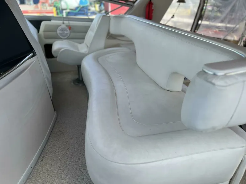 Slide: The Image of 1992 Sea Ray 440 Sundancer 44 - 7826728