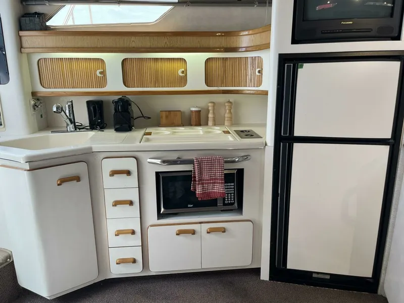 Slide: The Image of 1992 Sea Ray 440 Sundancer 44 - 7826738