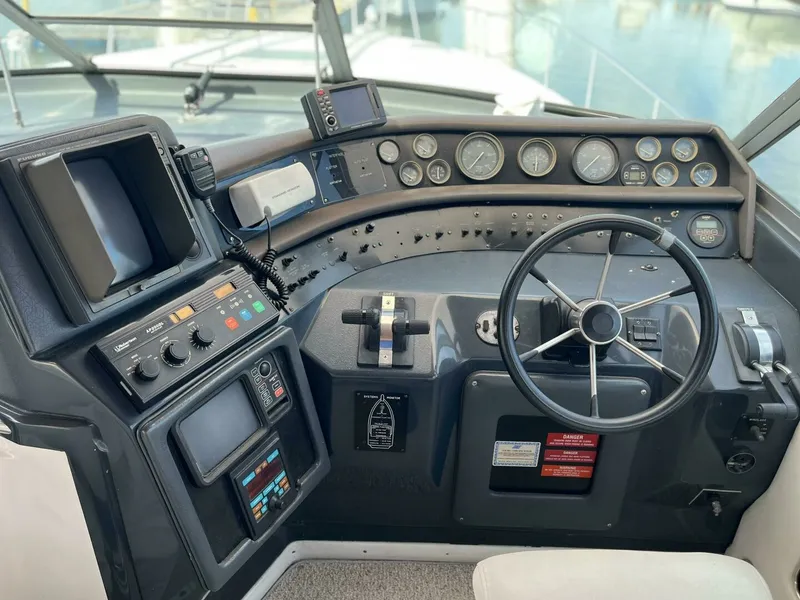 Slide: The Image of 1992 Sea Ray 440 Sundancer 44 - 7826730