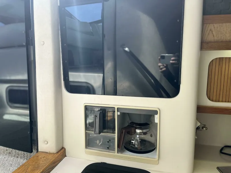 Slide: The Image of 1992 Sea Ray 440 Sundancer 44 - 7826740