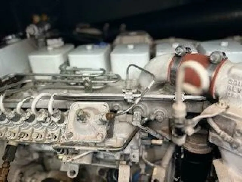 Slide: The Image of 1992 Sea Ray 440 Sundancer 44 - 7826759