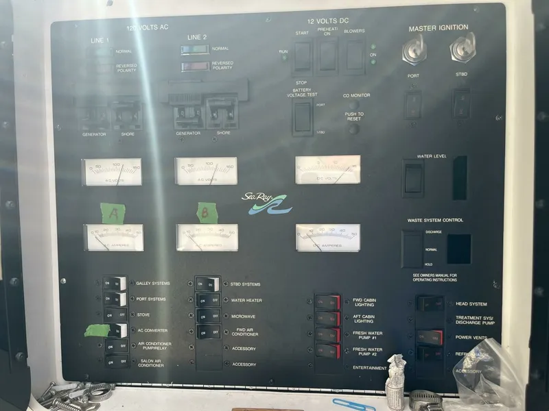Slide: The Image of 1992 Sea Ray 440 Sundancer 44 - 7826754