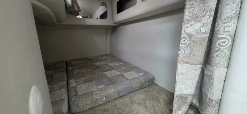 Slide: The Image of 2005 Crownline 250CR 25 - 7826799