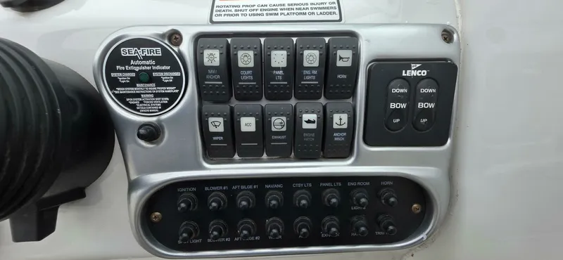 Slide: The Image of 2005 Crownline 250CR 25 - 7826783