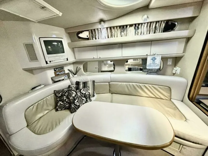 Slide: The Image of 1995 Sea Ray 370 Sundancer 37 - 7826983