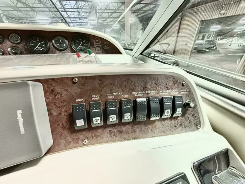 Slide: The Image of 1995 Sea Ray 370 Sundancer 37 - 7826979