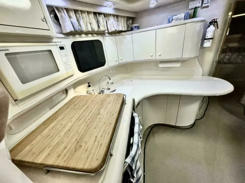 Slide: The Image of 1995 Sea Ray 370 Sundancer 37 - 7826981