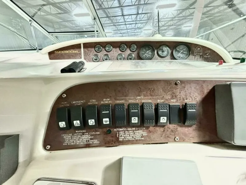 Slide: The Image of 1995 Sea Ray 370 Sundancer 37 - 7826978