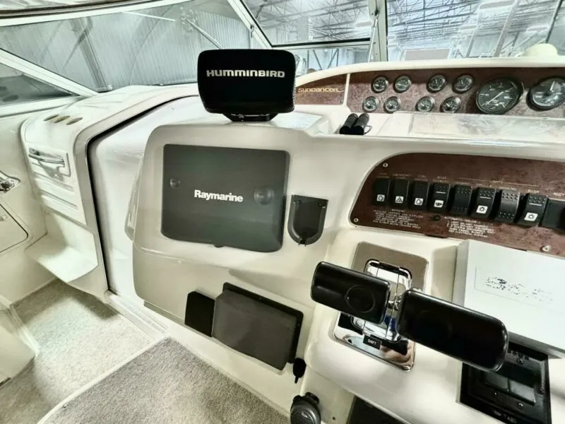 Slide: The Image of 1995 Sea Ray 370 Sundancer 37 - 7826977
