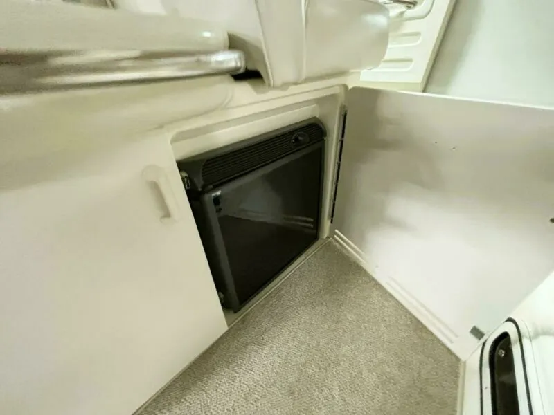 Slide: The Image of 1995 Sea Ray 370 Sundancer 37 - 7826972