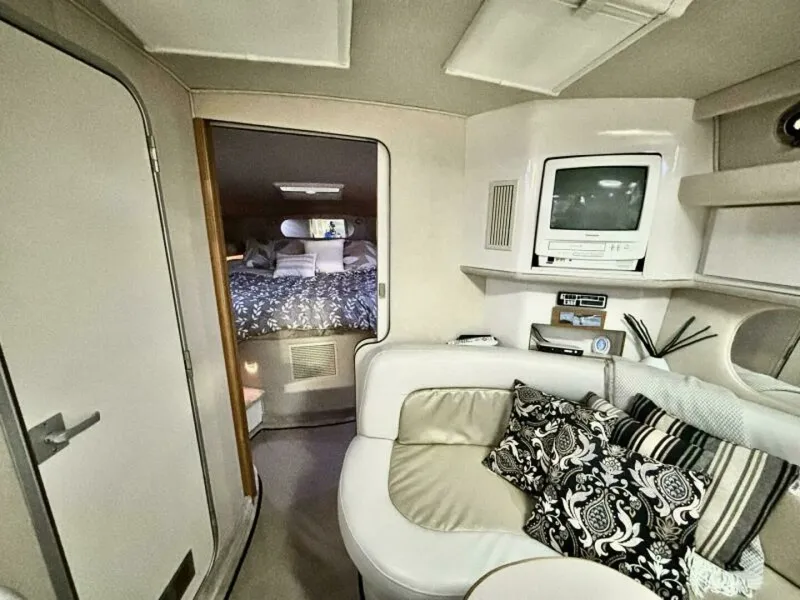 Slide: The Image of 1995 Sea Ray 370 Sundancer 37 - 7826985