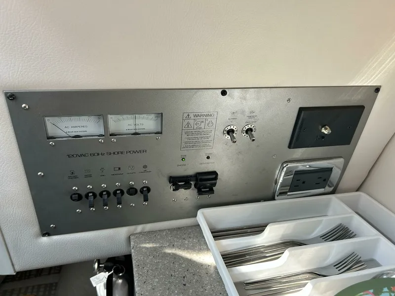 Slide: The Image of 2017 Four Winns H350 35 - 7827634