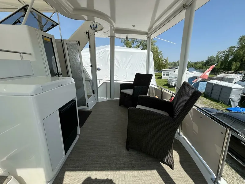 Slide: The Image of 1996 Carver 370 Aft Cabin 37 - 7827653
