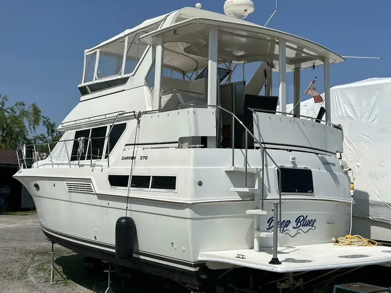 Slide: The Image of 1996 Carver 370 Aft Cabin 37 - 7827644