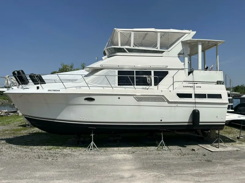 The Image of 1996 Carver 370 Aft Cabin 37 - 7827641