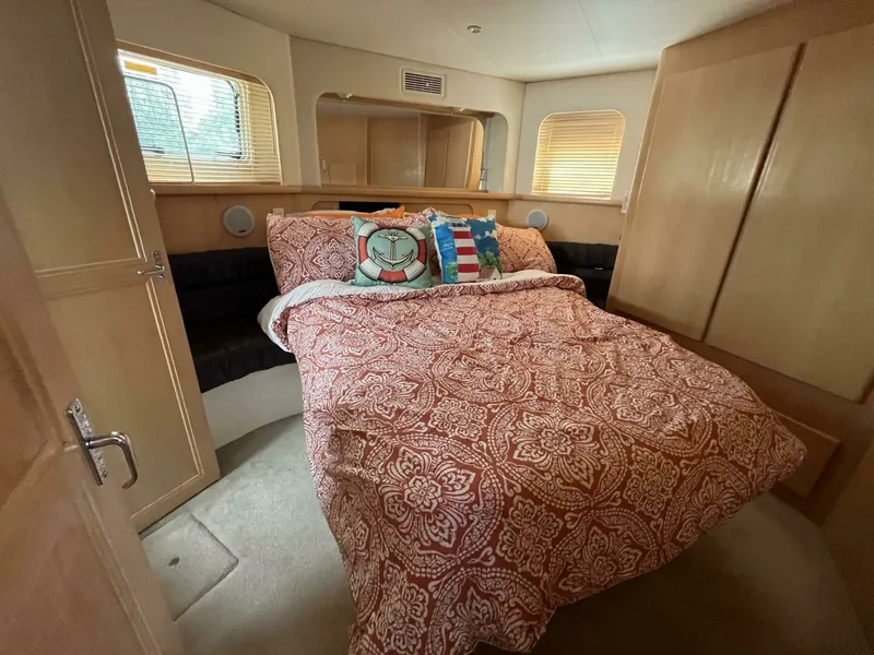Slide: The Image of 1996 Carver 370 Aft Cabin 37 - 7827695
