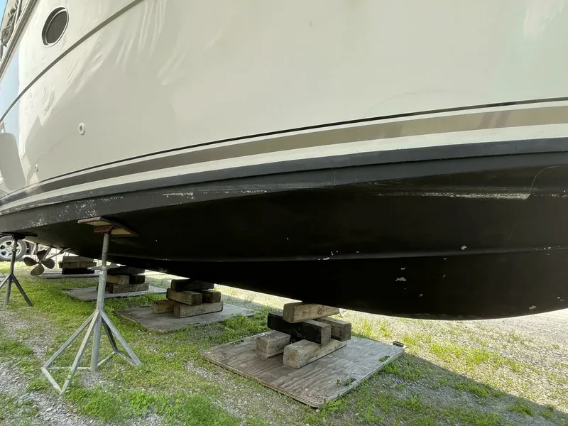 Slide: The Image of 1996 Carver 370 Aft Cabin 37 - 7827648