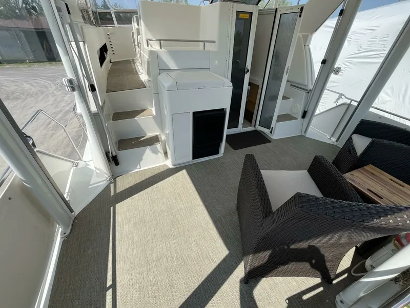 Slide: The Image of 1996 Carver 370 Aft Cabin 37 - 7827652
