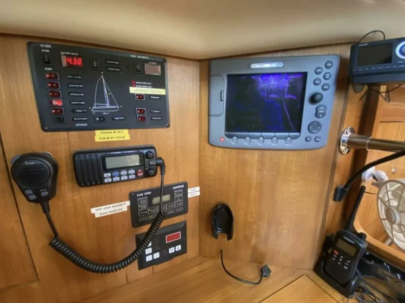 Slide: The Image of 2006 Hunter 45 Center Cockpit 45 - 7827731