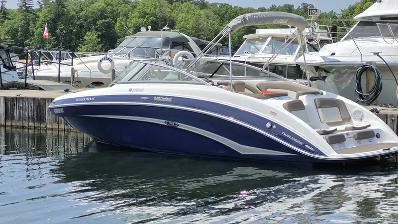 The Image of 2012 Yamaha Boats 242 Limited 24 - 7827793