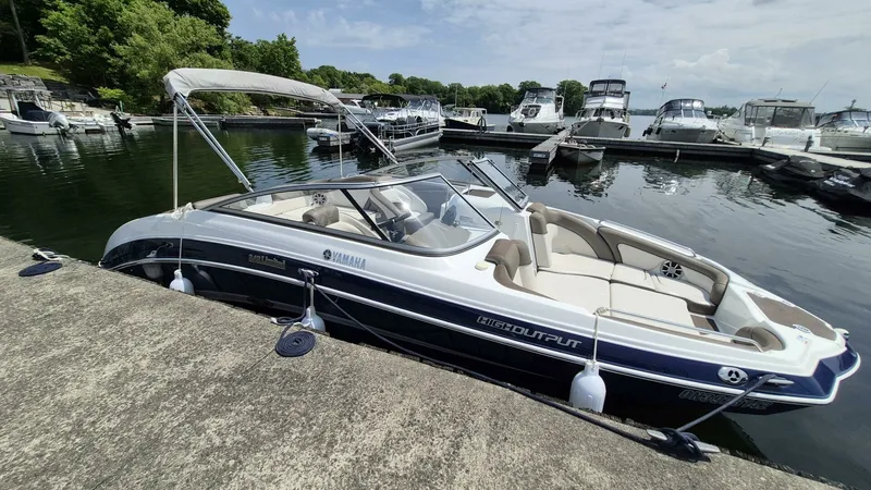 Slide: The Image of 2012 Yamaha Boats 242 Limited 24 - 7827821