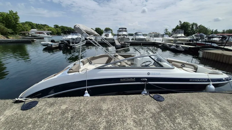 Slide: The Image of 2012 Yamaha Boats 242 Limited 24 - 7827820