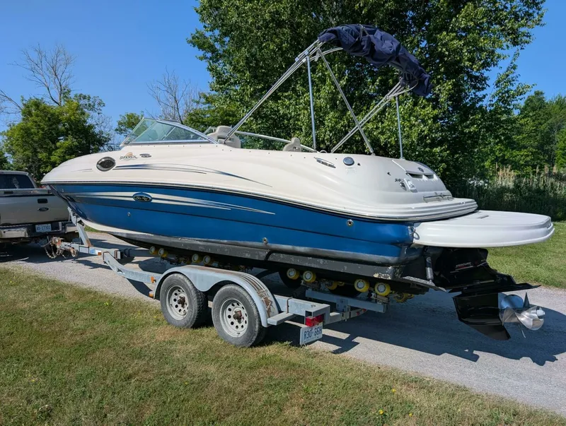 Slide: The Image of 2007 Sea Ray 240 Sundeck 24 - 7828024