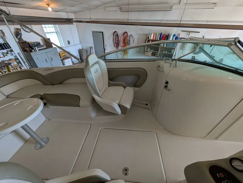 Slide: The Image of 2007 Sea Ray 240 Sundeck 24 - 7828063