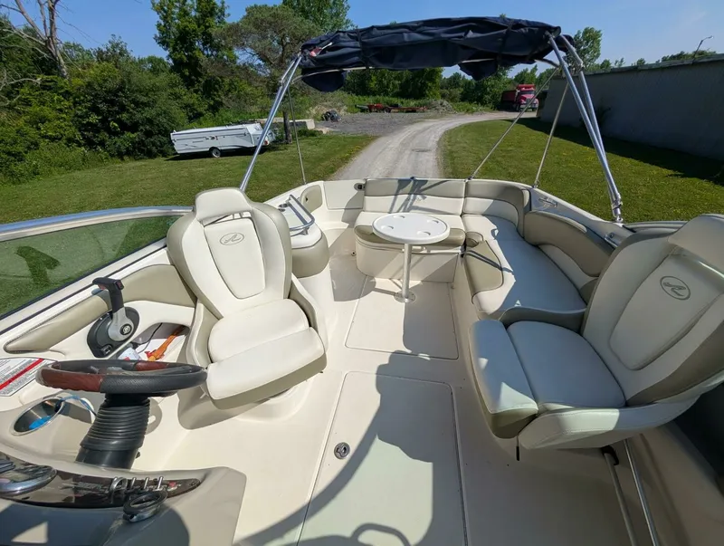 Slide: The Image of 2007 Sea Ray 240 Sundeck 24 - 7828038
