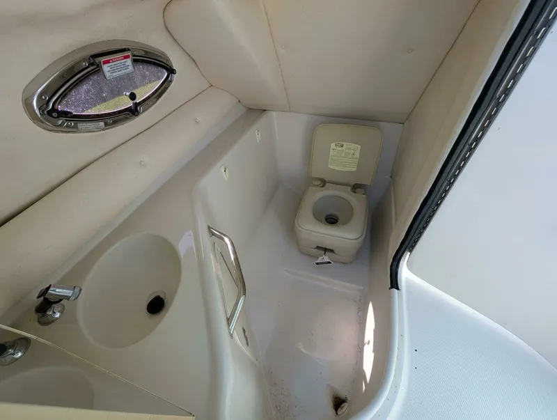 Slide: The Image of 2007 Sea Ray 240 Sundeck 24 - 7828042