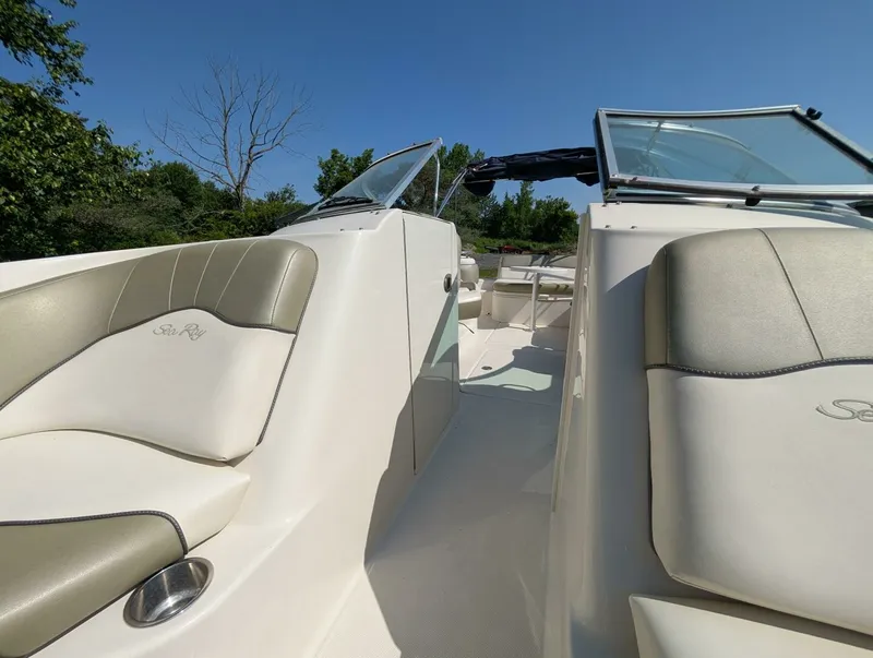 Slide: The Image of 2007 Sea Ray 240 Sundeck 24 - 7828046
