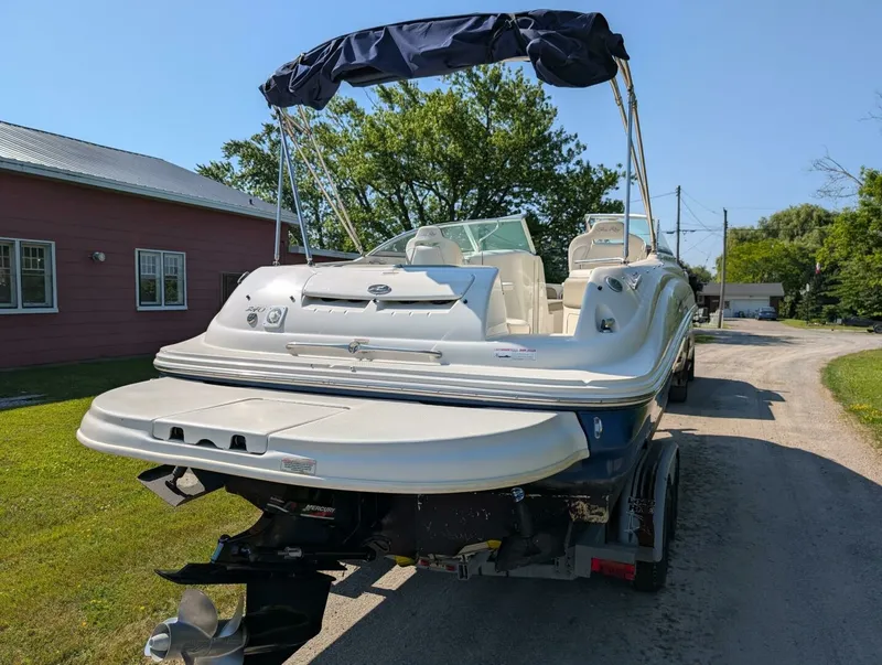 Slide: The Image of 2007 Sea Ray 240 Sundeck 24 - 7828031