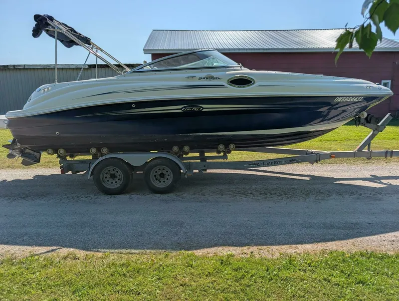 Slide: The Image of 2007 Sea Ray 240 Sundeck 24 - 7828027