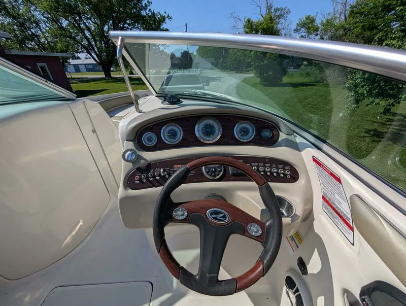 Slide: The Image of 2007 Sea Ray 240 Sundeck 24 - 7828040