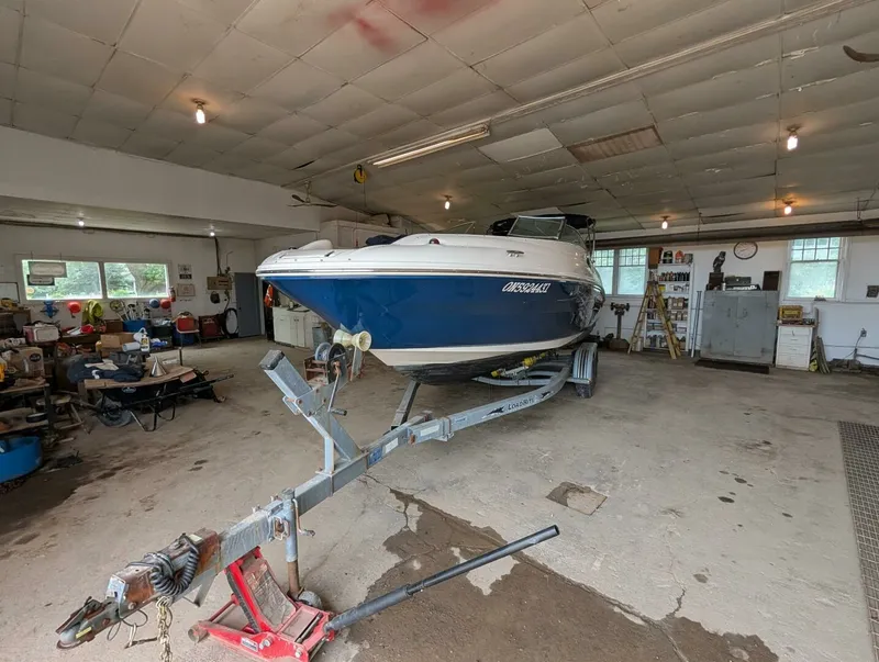 Slide: The Image of 2007 Sea Ray 240 Sundeck 24 - 7828049