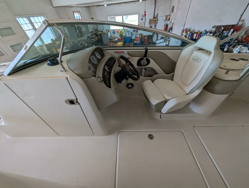 Slide: The Image of 2007 Sea Ray 240 Sundeck 24 - 7828064