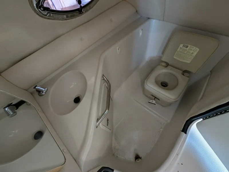 Slide: The Image of 2007 Sea Ray 240 Sundeck 24 - 7828073