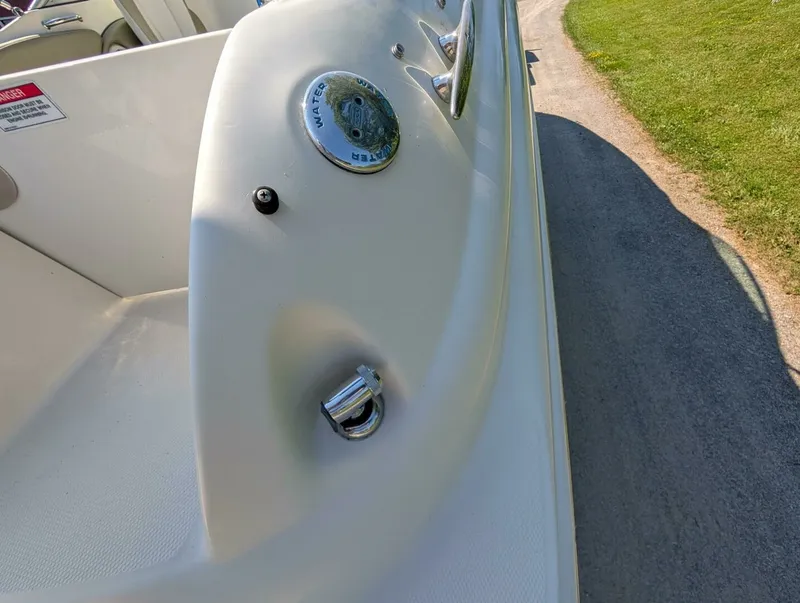 Slide: The Image of 2007 Sea Ray 240 Sundeck 24 - 7828033