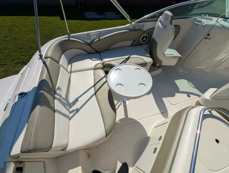Slide: The Image of 2007 Sea Ray 240 Sundeck 24 - 7828037