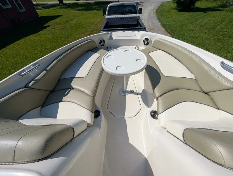 Slide: The Image of 2007 Sea Ray 240 Sundeck 24 - 7828044
