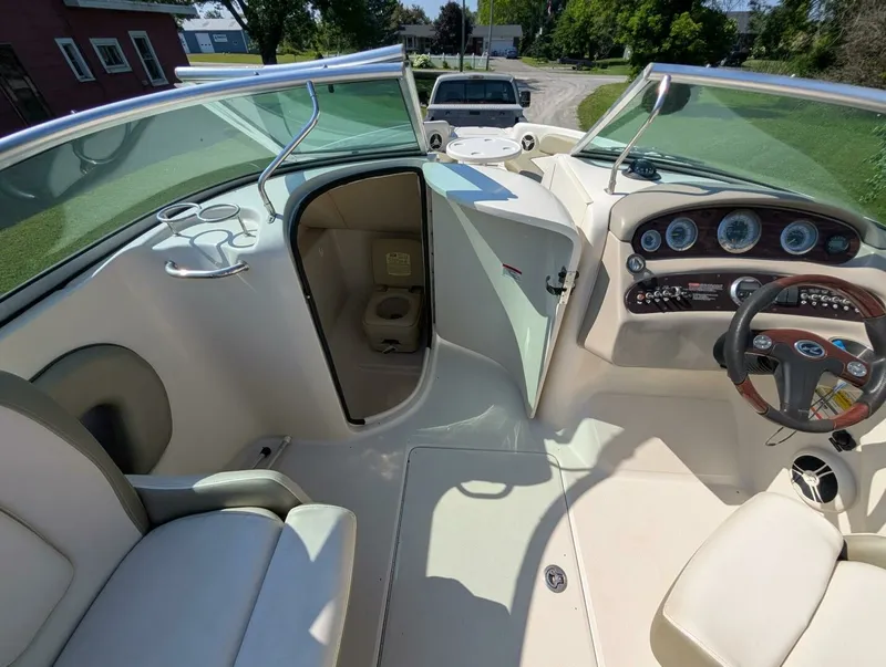 Slide: The Image of 2007 Sea Ray 240 Sundeck 24 - 7828041