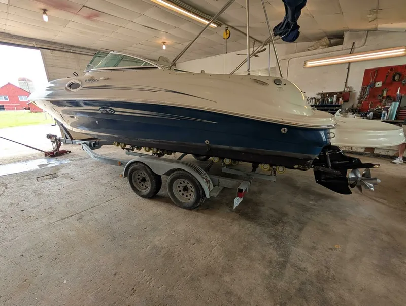 Slide: The Image of 2007 Sea Ray 240 Sundeck 24 - 7828052